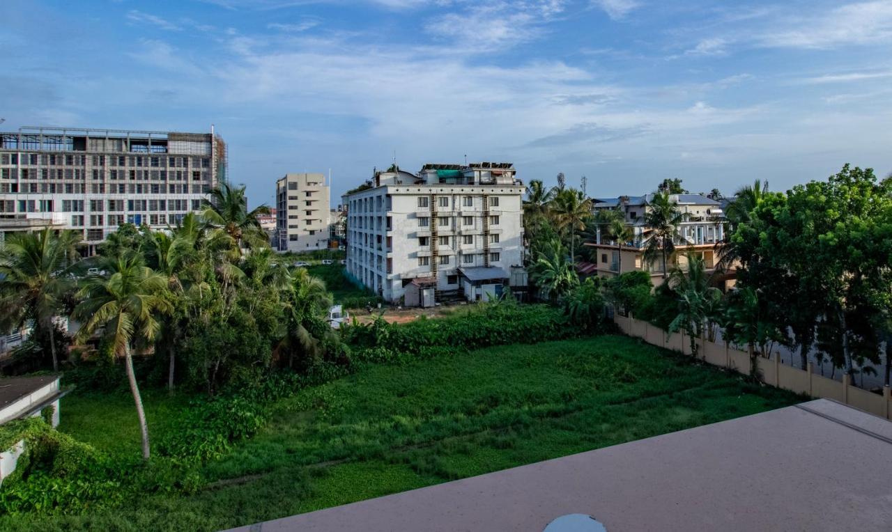 Treebo Amigos Residency Cochin Airport Hotel Kochi Екстериор снимка