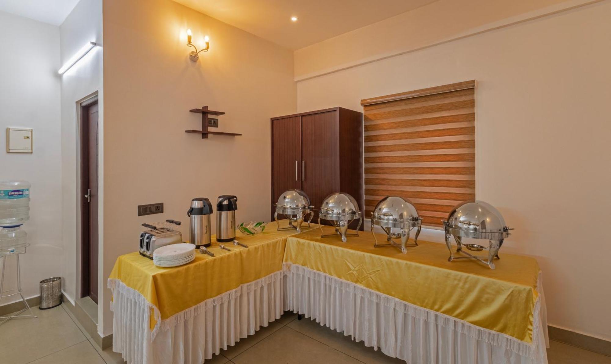 Treebo Amigos Residency Cochin Airport Hotel Kochi Екстериор снимка
